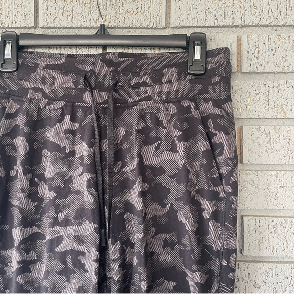 Lululemon Ready to Rulu Jogger Crop Black Heritage Camo Size 8 - Picture 5 of 7